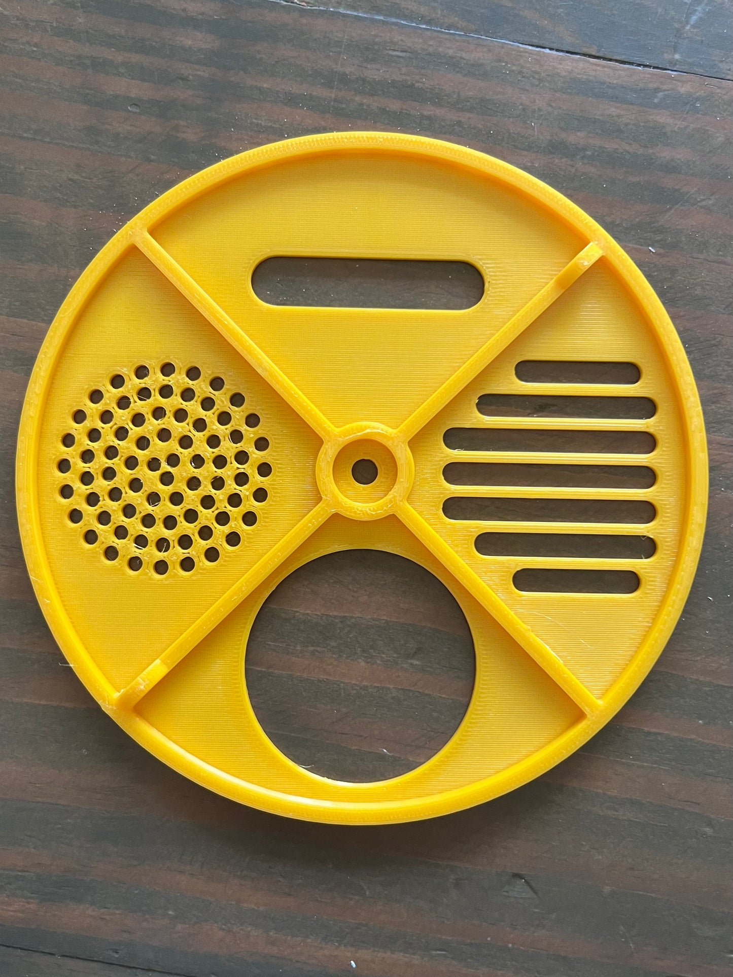 Layens Beehive Entrance Discs (4 7/8 inch) - Pack of 6